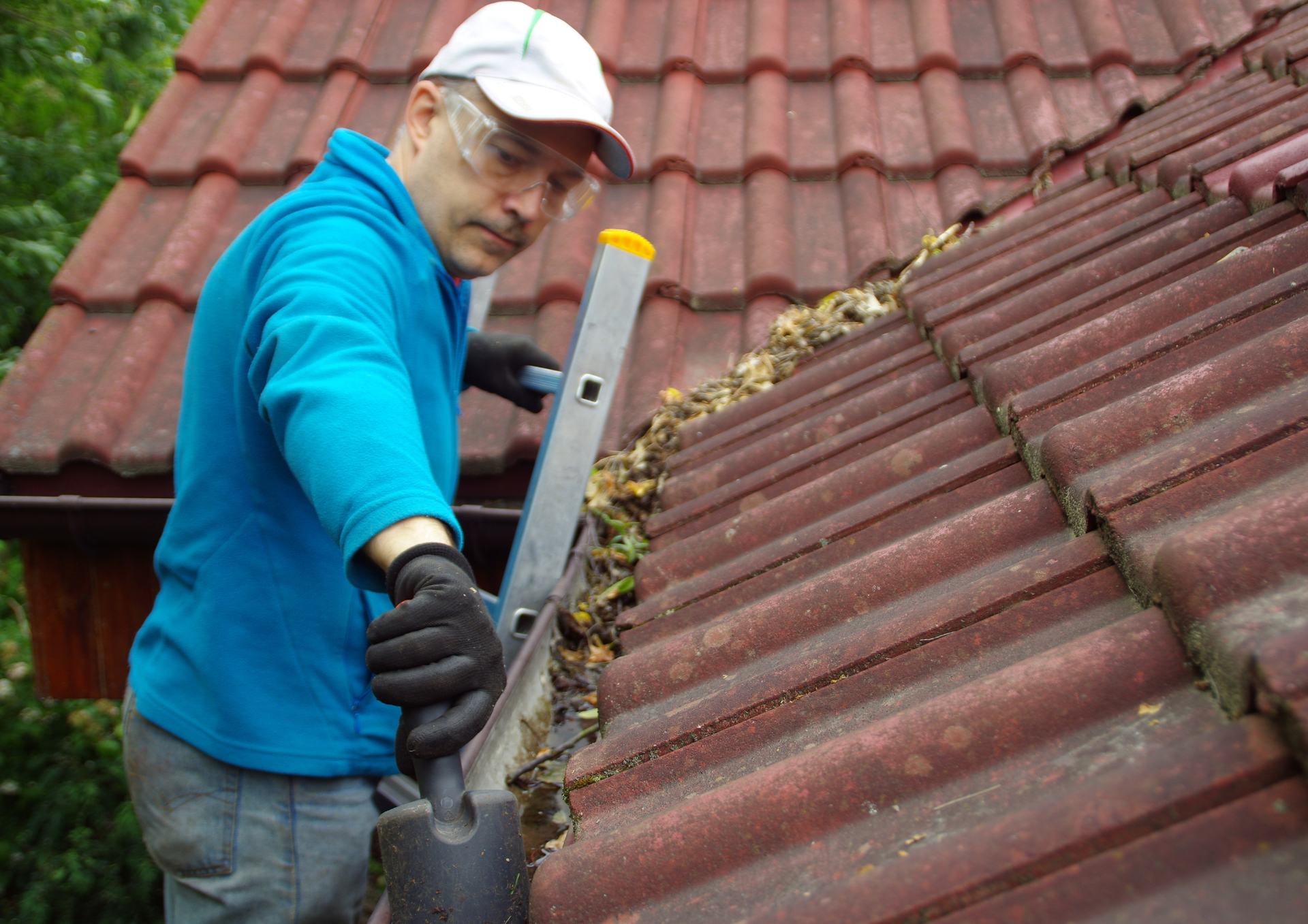 A Practical Guide to Understanding Your Gutter Cleaning Costs Today